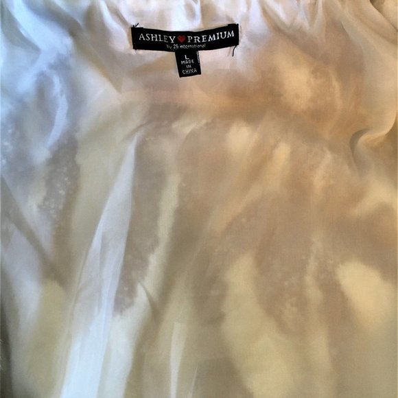 Ashley Premium Fur Vest - Picture 5 of 7